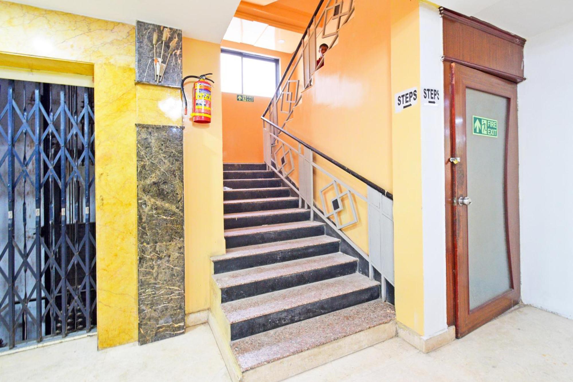 Super Townhouse Ameerpet Balkampet Road Хидерабад Екстериор снимка
